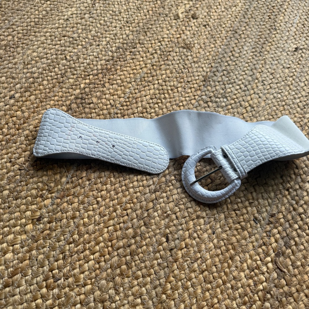 Womens White Faux Croc Embossed Wide Elastic Waist Cinch Belt Retro Round Buckle